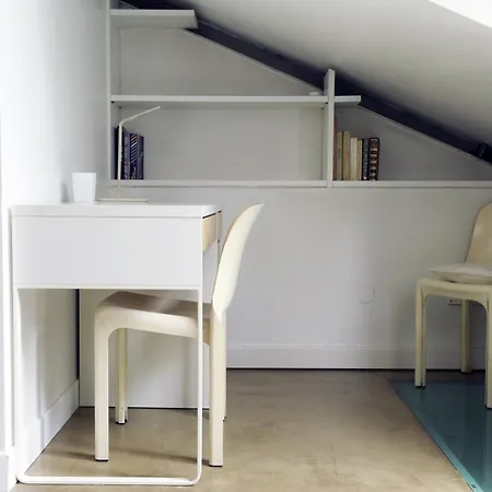 Sant Ambrogio With Private Terrace In Shared Flat 홈스테이 *
