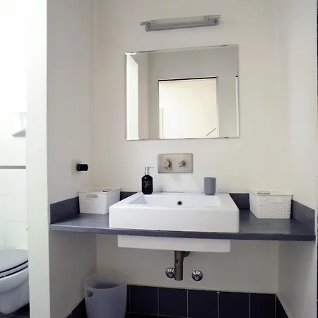 Sant Ambrogio With Private Terrace In Shared Flat
