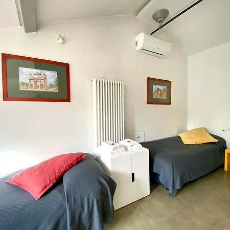 홈스테이 Sant Ambrogio With Private Terrace In Shared Flat