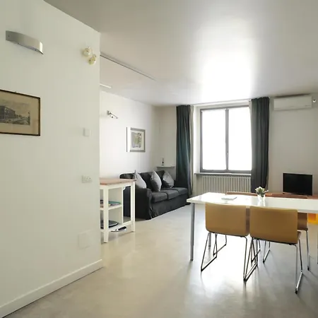 Sant Ambrogio With Private Terrace In Shared Flat * Milano